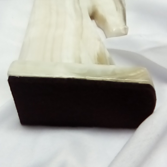 Marble or alabaster white horse head bookends, USED minor chip and repairs good - Picture 4 of 8